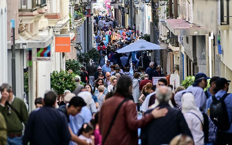 IU tiene claro que para frenar la incesante pérdida de población en la capital gaditana “hay que intervenir sobre el precio del alquiler”