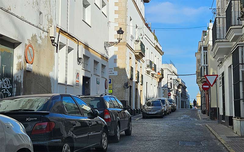 “La suciedad y los olores hacen que sea casi imposible la vida en la calle Federico Rubio”