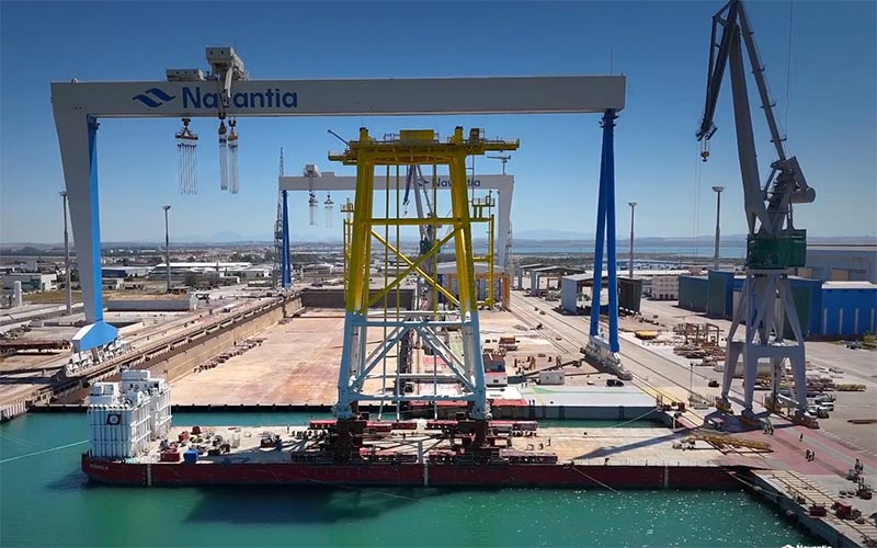 El astillero de Puerto Real, entre protestas, entrega bajo la marca Navantia Seanergies la primera estructura encargada por Ocean Winds