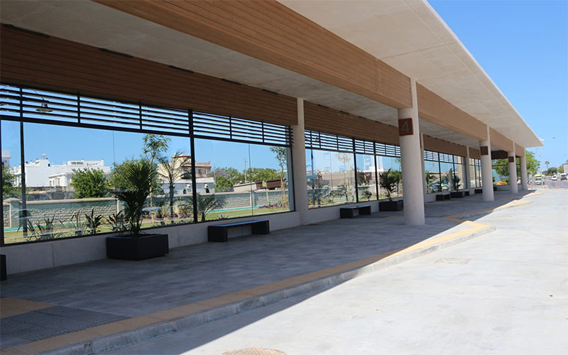 La estación de autobuses de Chiclana reabre tras una importante remodelación que ha costado cinco veces lo que supuso el apeadero original