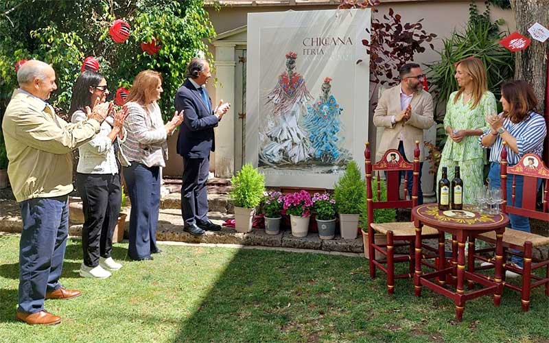 Una madrileña pinta el cartel de la Feria de San Antonio 2024: “desde pequeña Chiclana es mi lugar favorito, me gusta todo, hasta el levante”