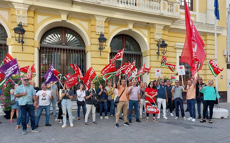 “Nuestros vecinos también pagan por aparcar en otras ciudades aunque vayan a trabajar”; adelante la zona naranja en la costa chiclanera