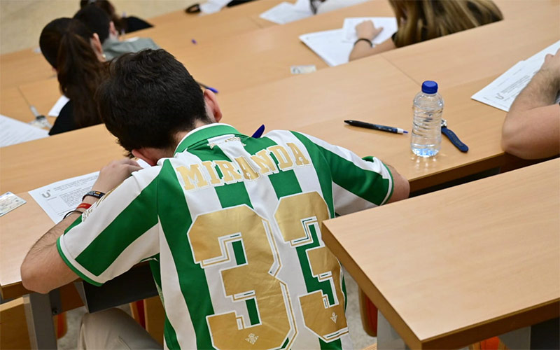 “Normalidad” en la Universidad de Cádiz durante la PEvAU más tempranera, con Cernuda, Primo de Rivera y Tomás de Aquino entre las preguntas