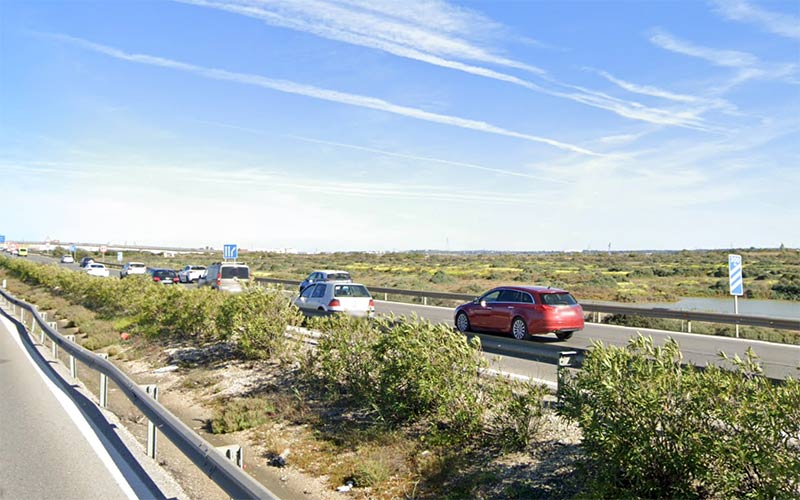 Muere un ciclista en Chiclana tras ser golpeado por un camión cuando circulaba por la A-48
