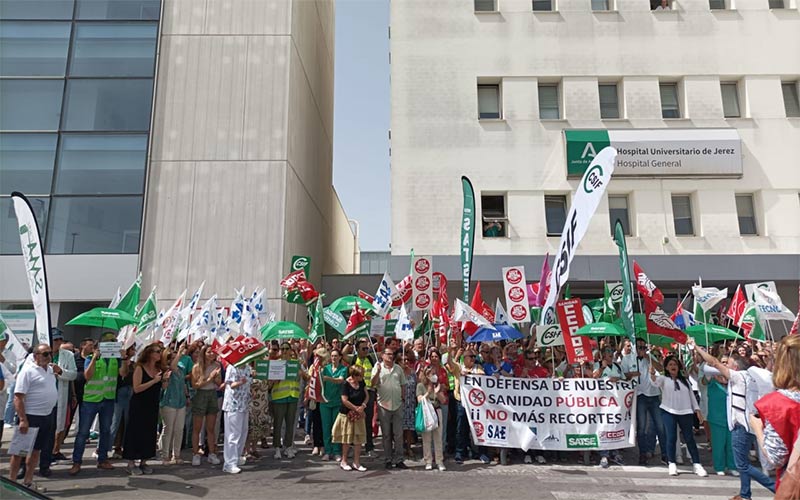 Trabajadores y usuarios estallan “ante el desmantelamiento” del Hospital de Jerez