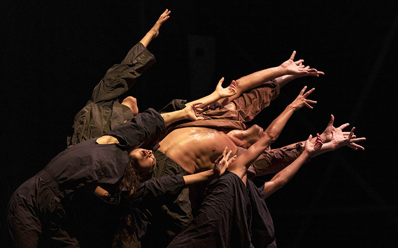 El viaje interior liberador de ‘Averno’ inaugura una semana de Cádiz en Danza, festival que mantiene su enfoque “abierto y disfrutable”