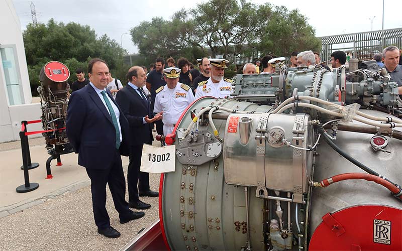 Estudiantes de ingeniería de la UCA contarán para sus prácticas con una turbina Harrier y el motor de un helicóptero de la Armada española