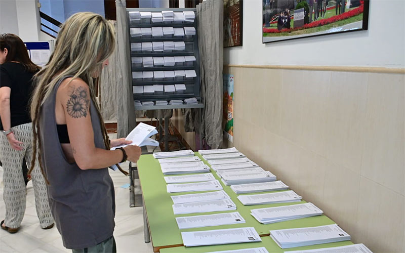 Movilización discreta hasta las 14 horas: ni el 25% de electorado ha votado este 9-J en la Bahía