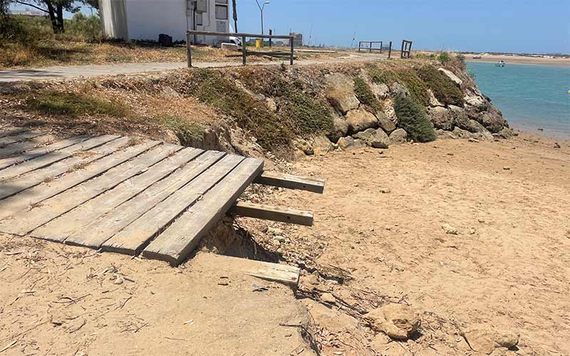 El Ayuntamiento reconoce “un retraso” en la adecuación de las playas de Puerto Real, mientras la oposición habla de mala gestión