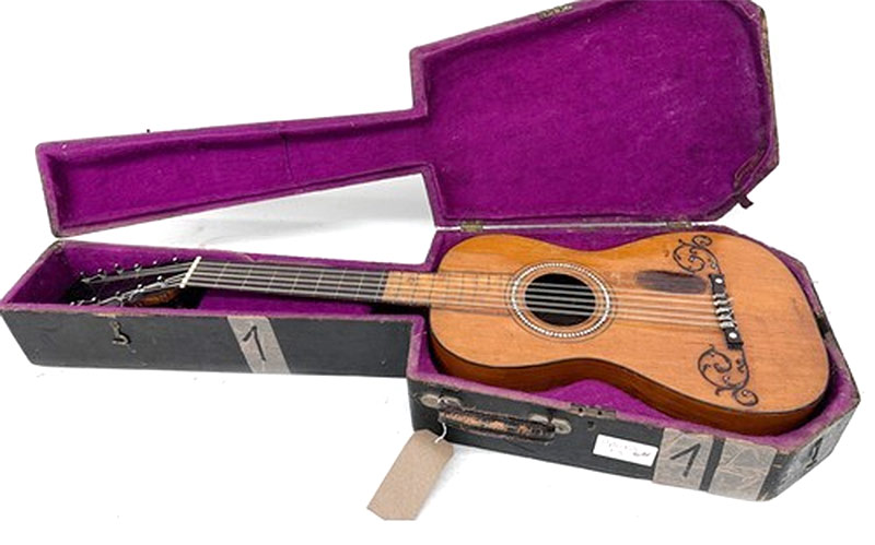 La Junta compra una guitarra española del siglo XVIII para el futuro Museo del Flamenco en Jerez