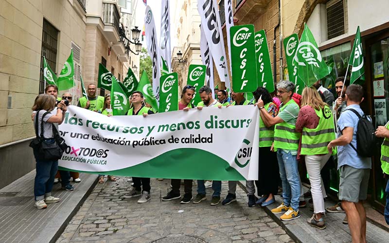 CSIF calcula que el sistema educativo público en Cádiz necesita “al menos 1.500 docentes más”; el profesorado padece ese “déficit de plantilla”