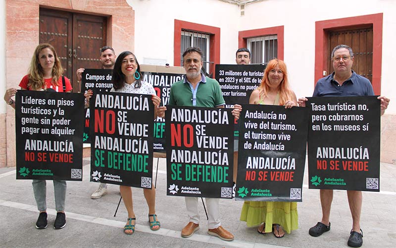 “Andalucía no vive del turismo, el turismo vive de Andalucía”; alarman de su “impacto” en Cádiz