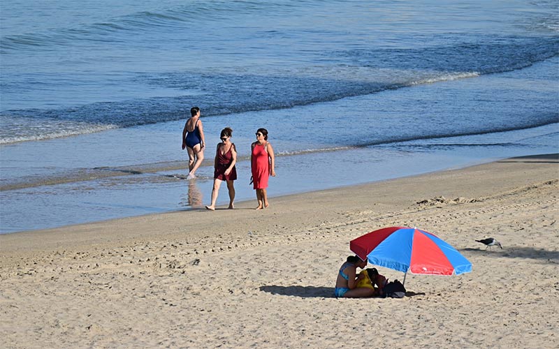 Las playas gaditanas ‘recuperan’ el taichi