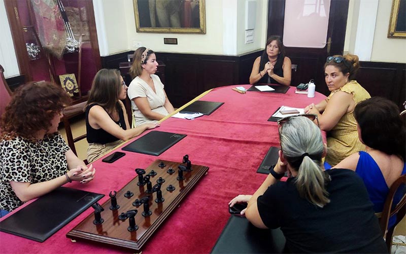 AIG urge a actuar para evitar en Cádiz el “colapso” de la atención en Asuntos Sociales