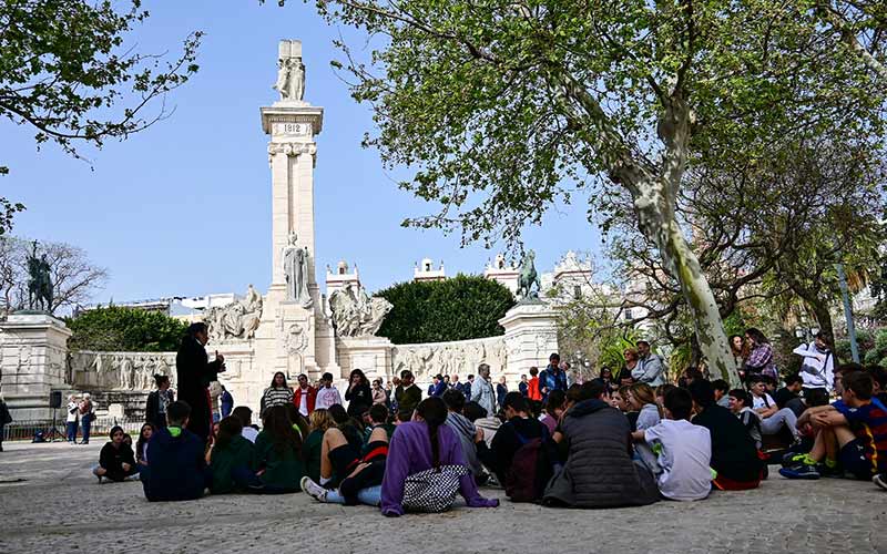 El monumento a las Cortes de Cádiz y el Real Teatro de las Cortes de San Fernando, entre los Lugares de Memoria “del liberalismo español”