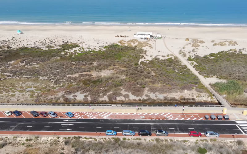 Ayuntamiento y Junta llaman al “diálogo” y a buscar “soluciones” para la playa de Camposoto