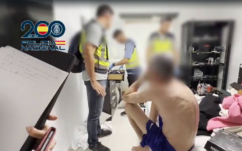 Un “francotirador” con armas simuladas tenía a la Comisaría de la Policía en Cádiz como diana