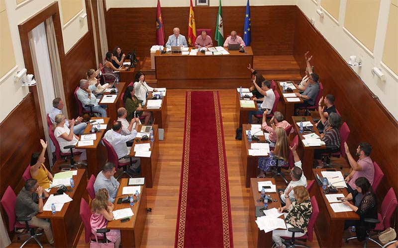 La ordenanza “lo más sencilla posible” que dotará de servicios básicos a viviendas ilegales en Chiclana avanza con su aprobación inicial