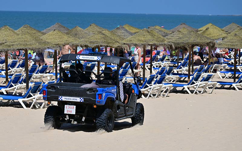 “El PP intenta premiar a la Policía Local por su fidelidad con 353 euros diarios por volver a las playas de Cádiz a costa del resto de funcionarios”