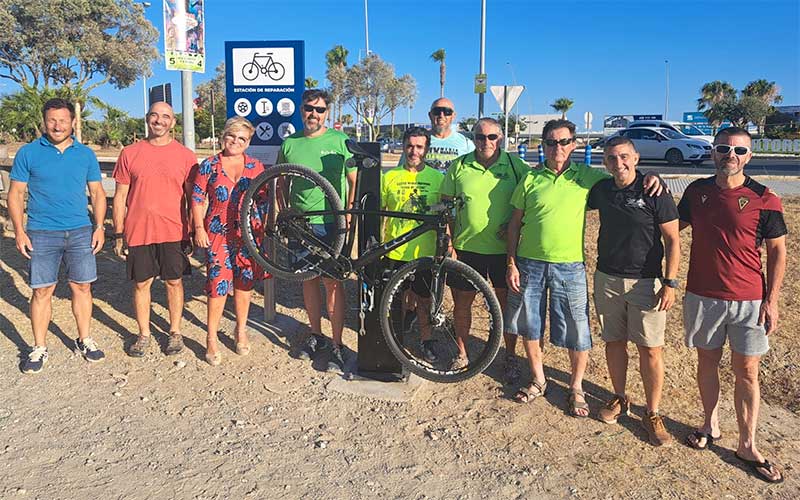 Habilitado el primer punto de reparación para bicicletas de Rota junto al inicio de la Vía Verde