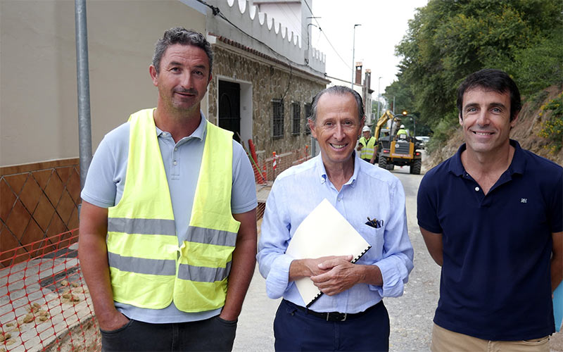 ‘Llegan’ las tuberías a una veintena de calles de Chiclana todavía sin agua y sin alcantarillado