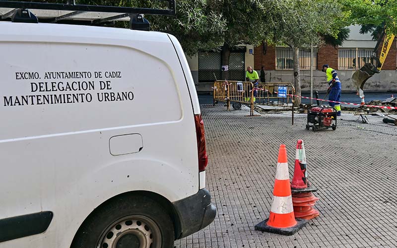 La plantilla “precarizada” de Mantenimiento Urbano en Cádiz amenaza con ir a la huelga ante un Ayuntamiento “sometido por Martín Casillas”