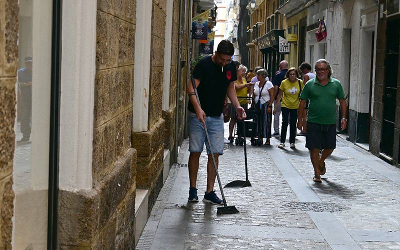 AIG ve en la implantación de la tasa turística en Cádiz la “solución al problema de la limpieza”