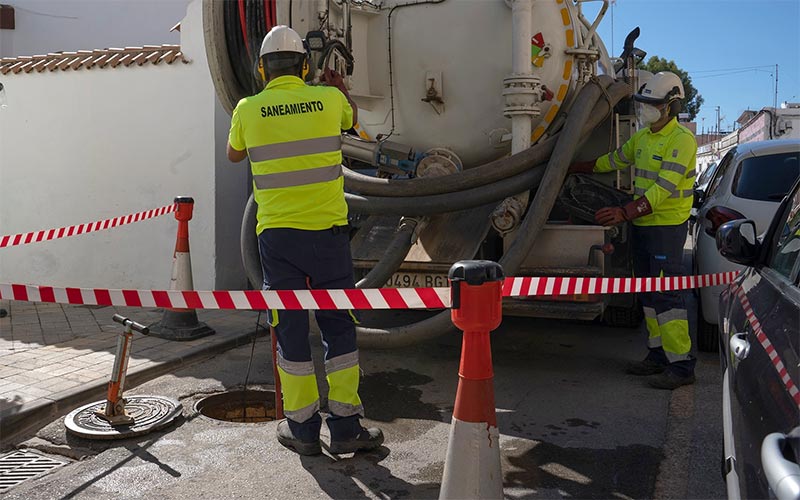 El PSOE, que promete una nueva empresa mixta del agua en La Isla, aprueba otra prórroga a favor de Hidralia; “y no será la última”, según PP y AxSí