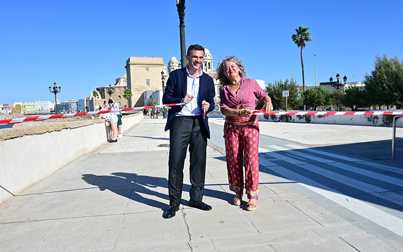 Reabre al público un año después el paseo del Vendaval tras la “estabilización” de la muralla