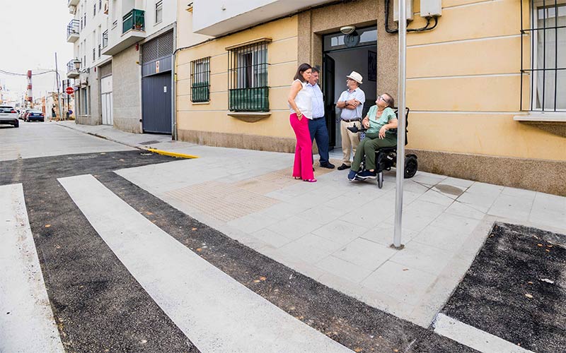 El Consistorio isleño mejora la accesibilidad en la calle Albardonero atendiendo a un matrimonio ‘atrapado’ en casa, “tras casi dos años de lucha”