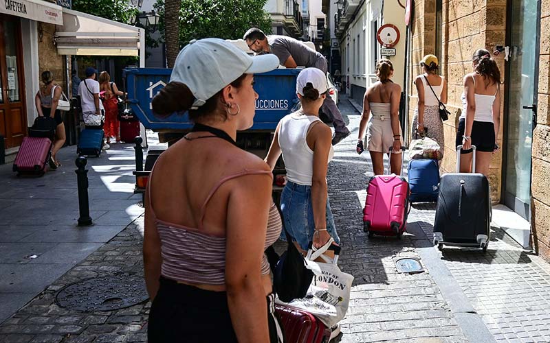 “Ningún turista hubiera dejado de visitar Cádiz este verano si a cambio tuviera que pagar un par de euros para encontrarse una ciudad limpia”