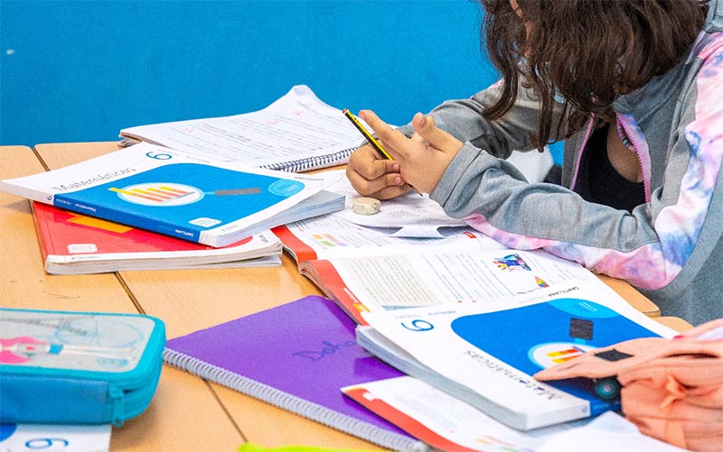 Más de 70.000 alumnos gaditanos de Primaria, ESO y FP estrenan este septiembre sus libros de texto “gratis”, subvencionados por la Junta