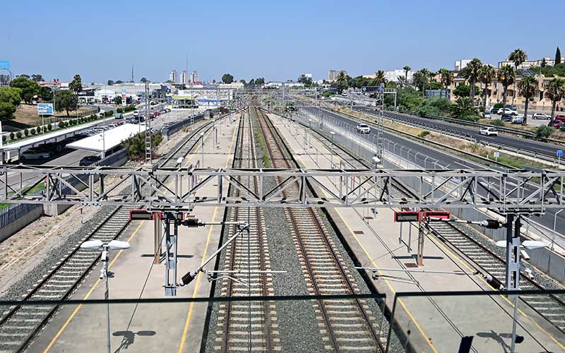 “Llevamos todo el verano sufriendo continuos retrasos en los trenes”; la línea entre Jerez y Cádiz está limitada por “falta de mantenimiento”