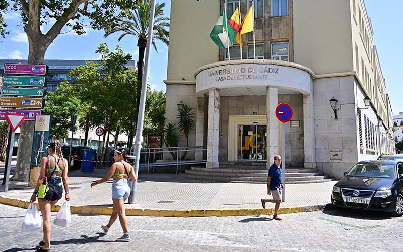 Llevan ante la Fiscalía a la Universidad de Cádiz por su “oscurantismo” y “nula fiscalización” sobre el servicio de limpieza de sus instalaciones