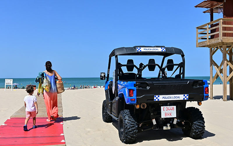 El Gobierno del PP insiste en los “injustificables” 350 euros al día para la Policía Local en la playa