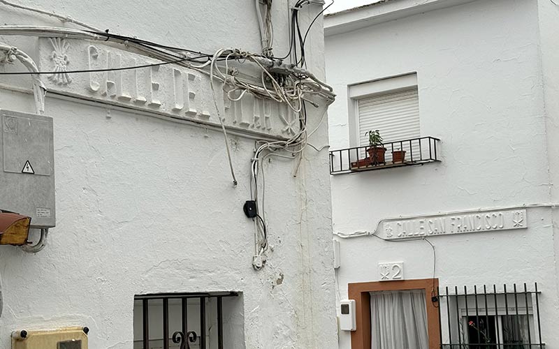 IU regaña al Ayuntamiento chiclanero, en el que cogobierna: “la simbología franquista continúa estampada en calles y edificios de la ciudad”