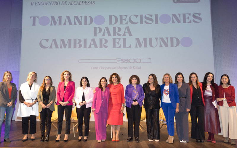 Cavada asegura en un encuentro de alcaldesas en A Coruña que “los valores del feminismo” están presentes en La Isla en todas sus políticas