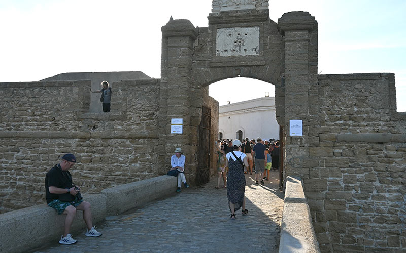 El Castillo de San Sebastián seguirá abierto; ha superado ya las 100.000 visitas desde agosto