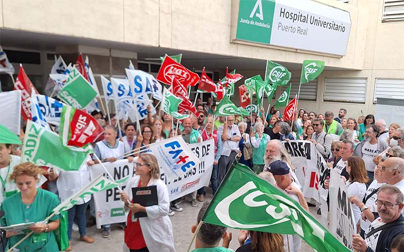 Protesta frente al desmantelamiento del Hospital de Puerto Real: “la plantilla hoy es insuficiente”