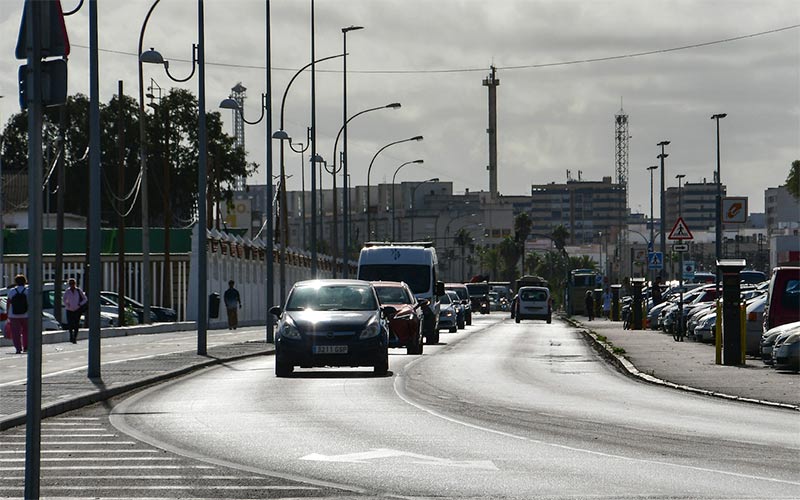 La oposición coincide en reprochar a alcalde de Cádiz su política de “dar dinero a los bancos”