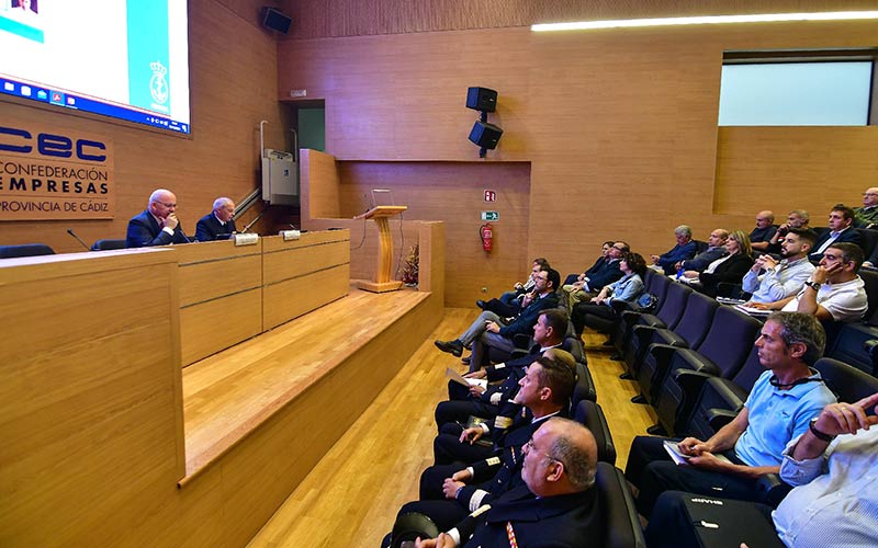 Empresarios gaditanos se interesan por los próximos contratos a licitar por la Armada