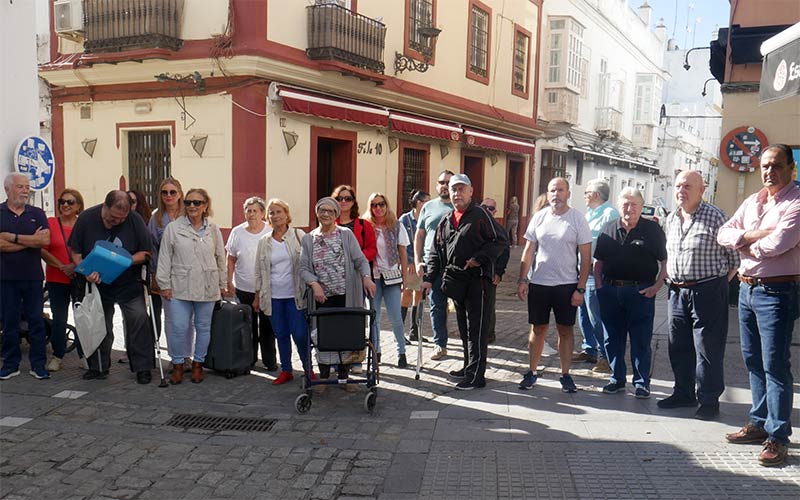 “Cada día se hace más insoportable vivir en nuestras casas”: vecinos de la calle Las Cortes explotan ante el “desmadre” del ocio nocturno