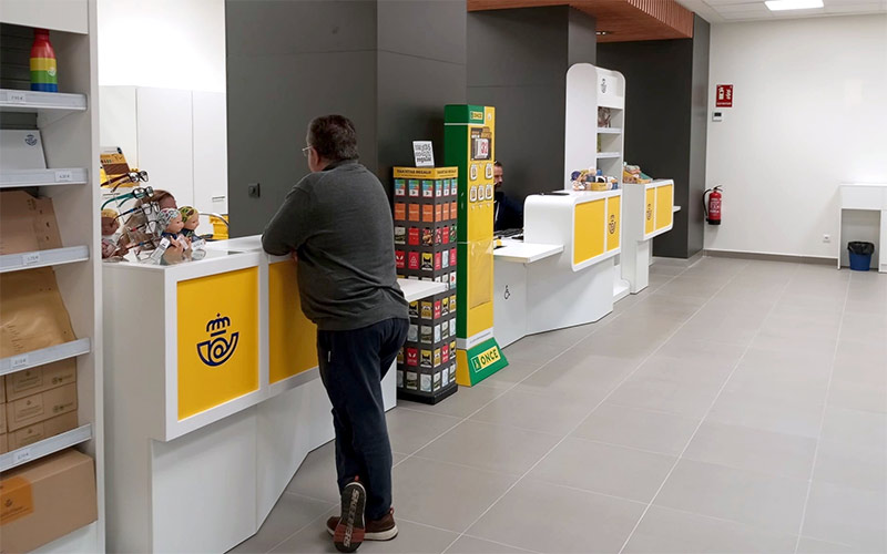 Correos abre su segunda oficina en San Fernando, en León Herrero, tras años de espera