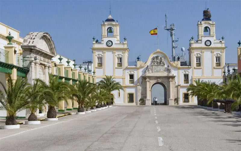 Instan al Ayuntamiento a mediar en la protección de la colonia felina del Arsenal de la Carraca