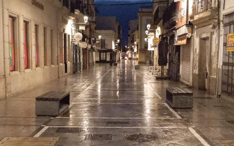 La “deficiente atención municipal” que sufren ya las barriadas se percibe en el centro de El Puerto