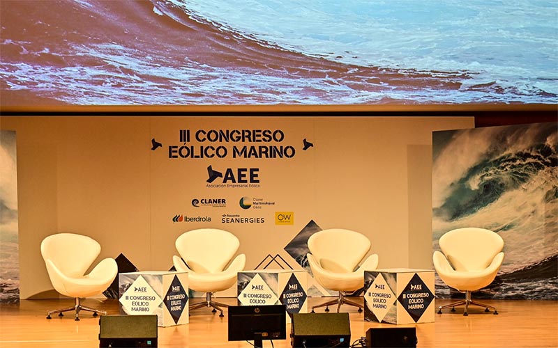 El futuro desarrollo de la eólica marina flotante en las costas españolas, a debate en Cádiz
