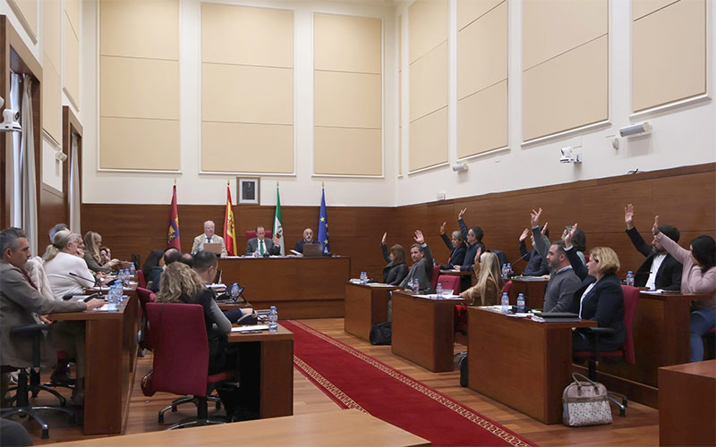 PSOE e IU sacan adelante de forma inicial “el mayor presupuesto de la historia de Chiclana”; las derechas lo califican de “papel mojado”