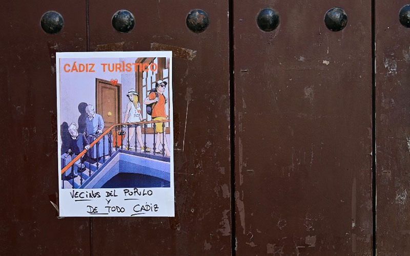 La patronal andaluza de pisos turísticos se enfada con el alcalde de Cádiz al plantear que la ciudad no puede admitir más de un 4% de VUT