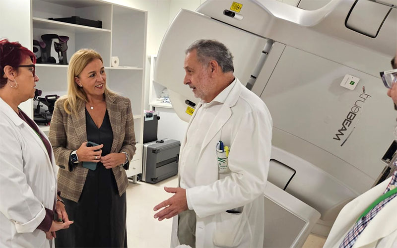 La Unidad de Radioterapia del Hospital de Jerez suma siete años después un segundo equipo