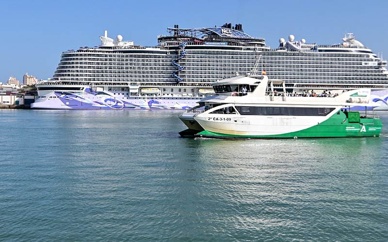 Los futuros nuevos catamaranes para la Bahía, “con más capacidad y más sostenibles”; la Junta encarga su construcción a un astillero de Almería